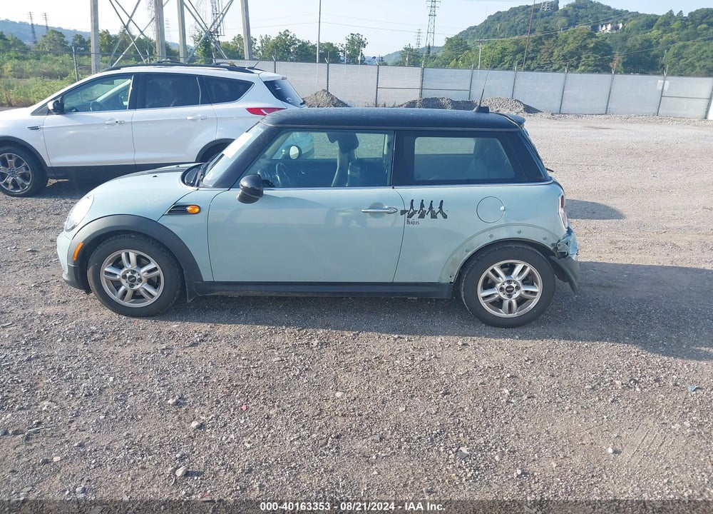 2011 MINI COOPER VIN: WMWSU3C52BT183969