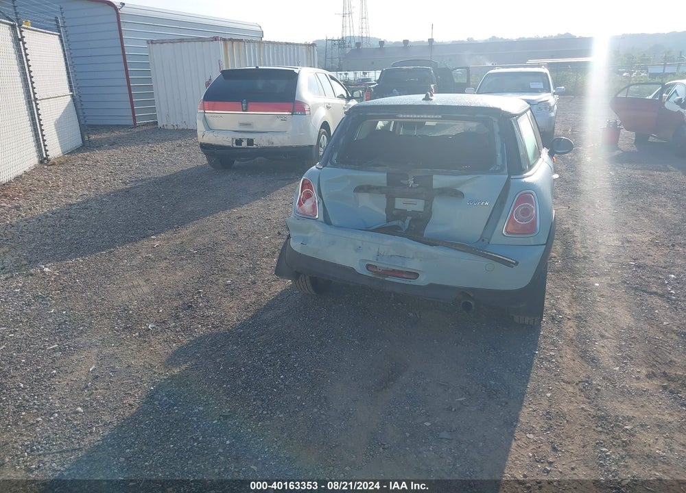 2011 MINI COOPER VIN: WMWSU3C52BT183969