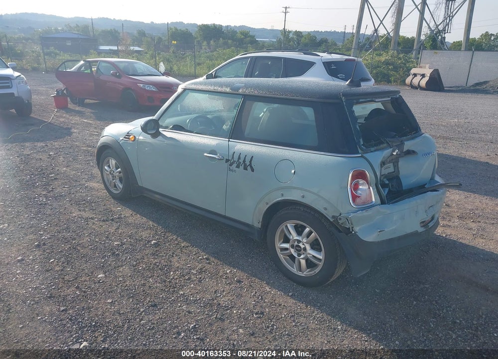 2011 MINI COOPER VIN: WMWSU3C52BT183969