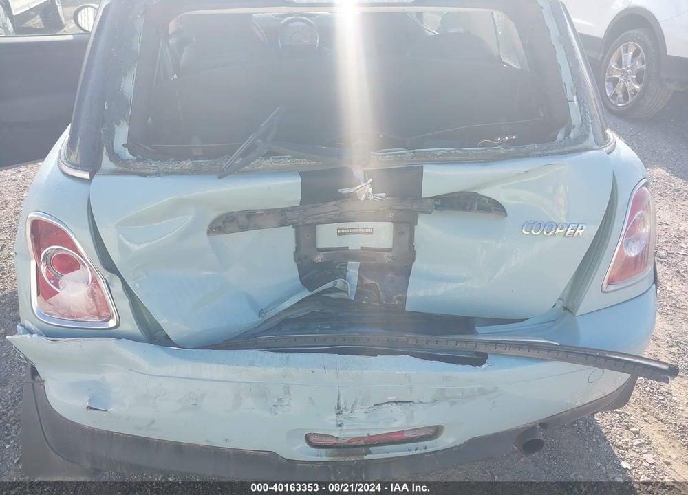 2011 MINI COOPER VIN: WMWSU3C52BT183969