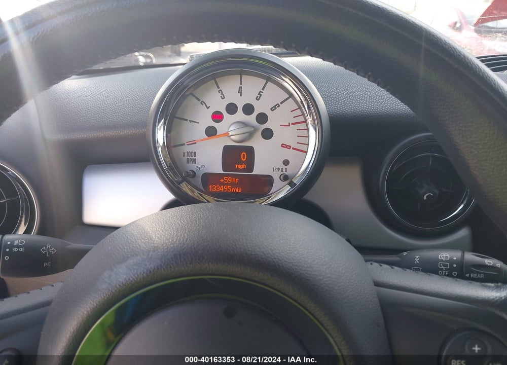 2011 MINI COOPER VIN: WMWSU3C52BT183969