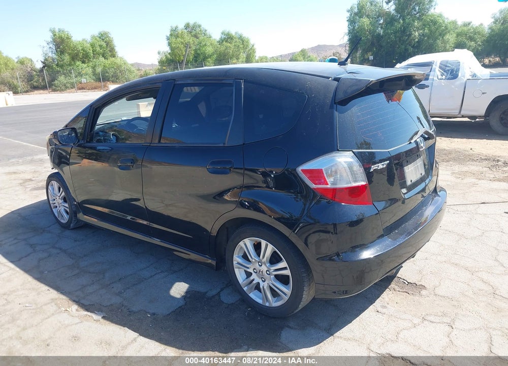 2011 HONDA FIT SPORT VIN: JHMGE8H58BS010702