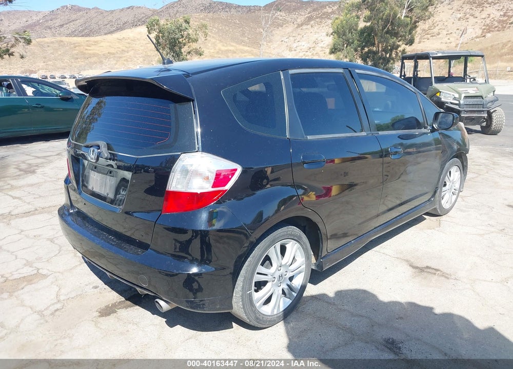 2011 HONDA FIT SPORT VIN: JHMGE8H58BS010702