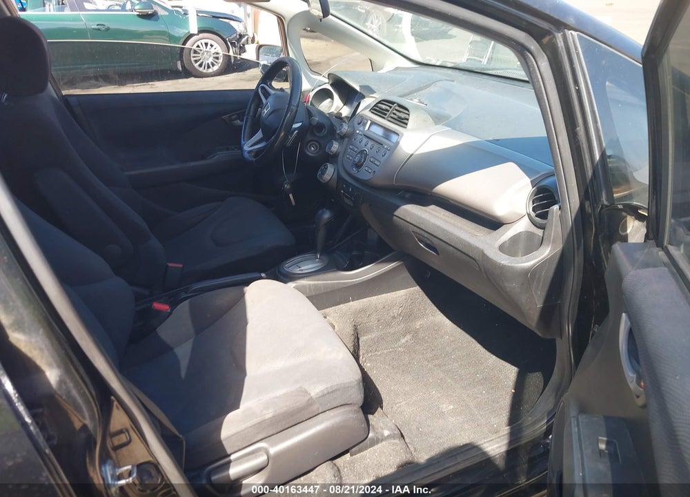2011 HONDA FIT SPORT VIN: JHMGE8H58BS010702
