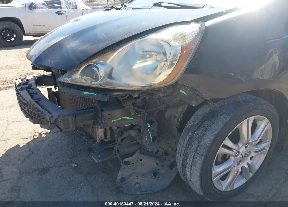 2011 HONDA FIT SPORT VIN: JHMGE8H58BS010702