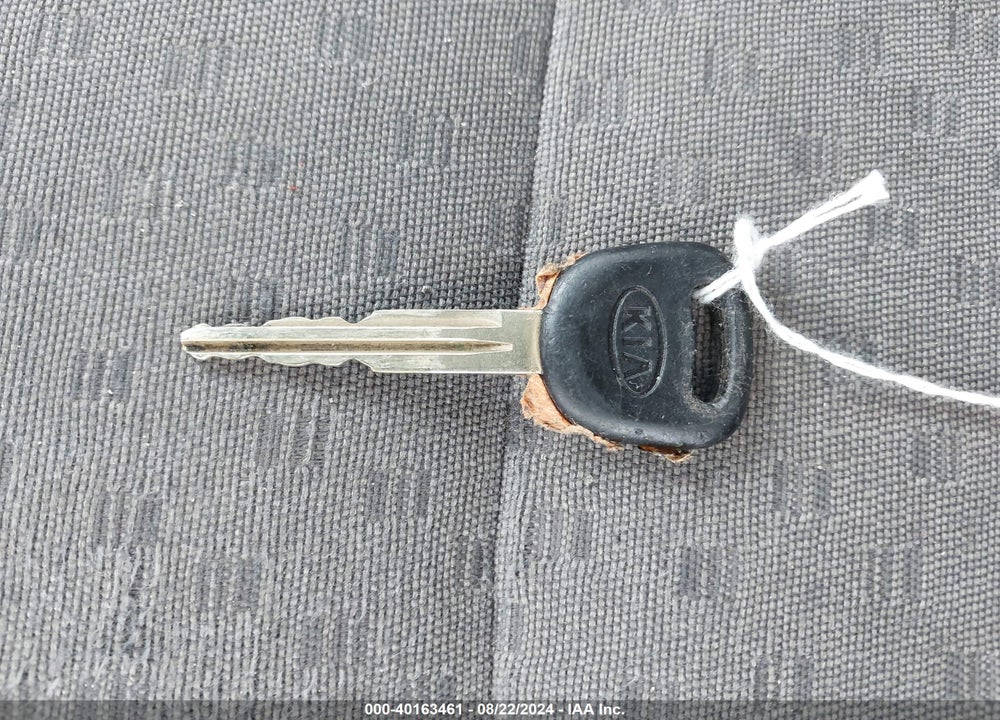 2004 KIA RIO VIN: KNADC125X46300264
