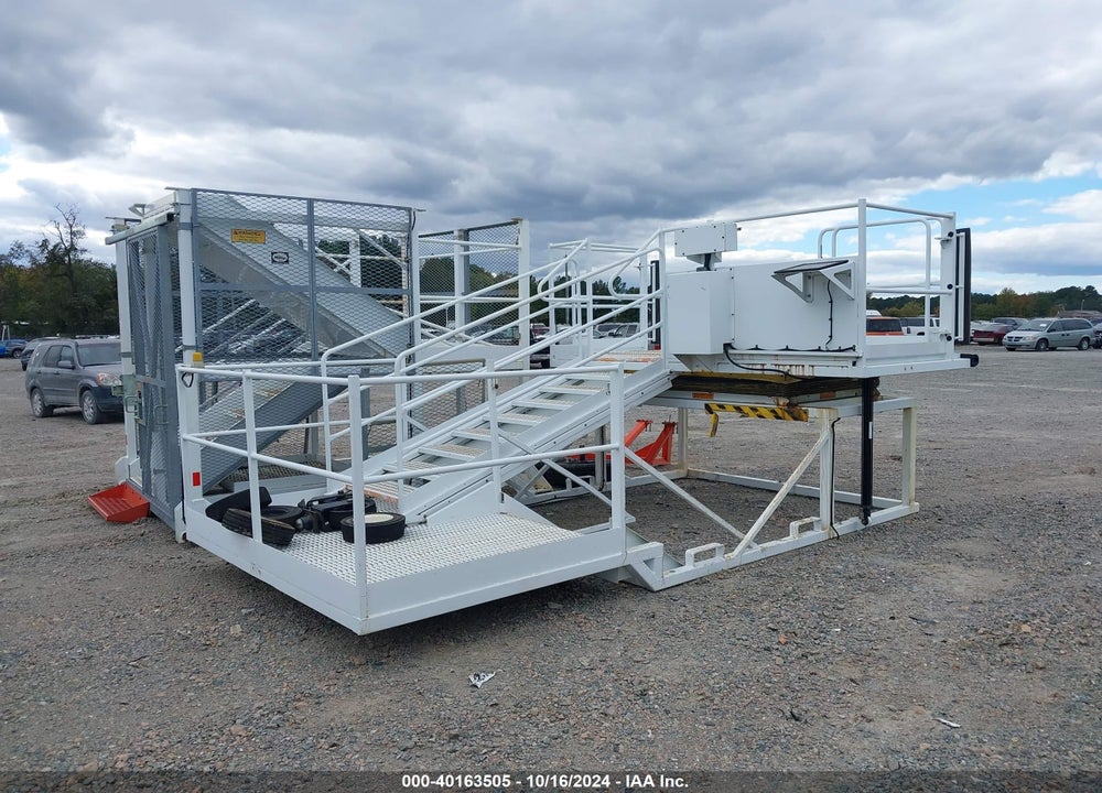 2011 UNDEFINED GSE A217166D VIN: 00000000000196489