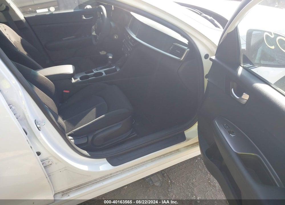 2019 KIA OPTIMA LX VIN: 5XXGT4L34KG317574