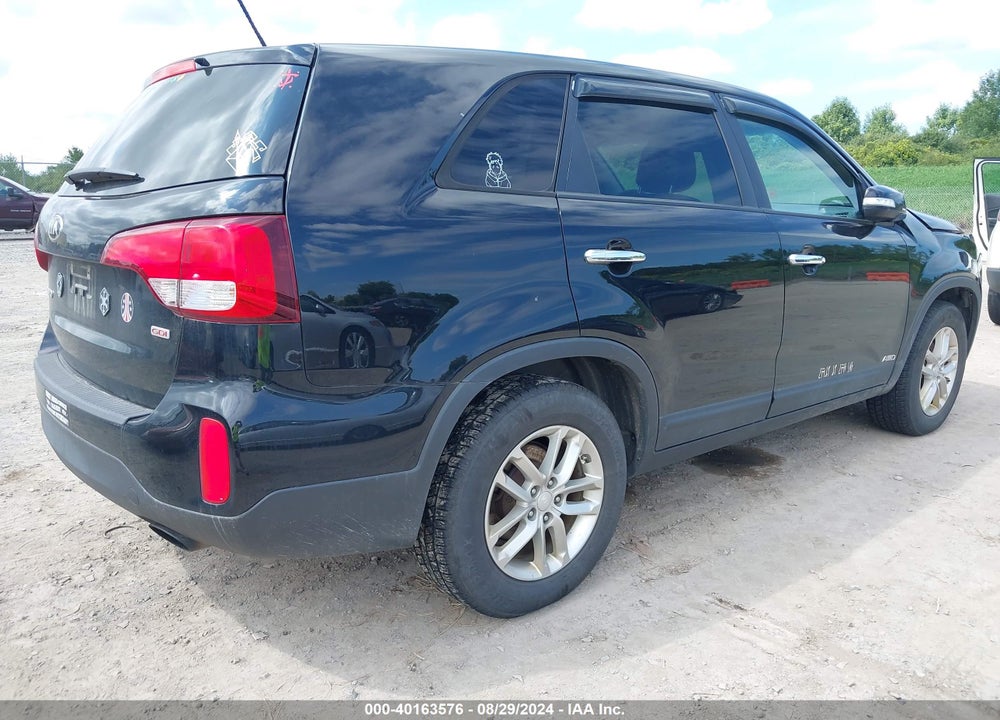 2015 KIA SORENTO LX VIN: 5XYKTCA60FG630317