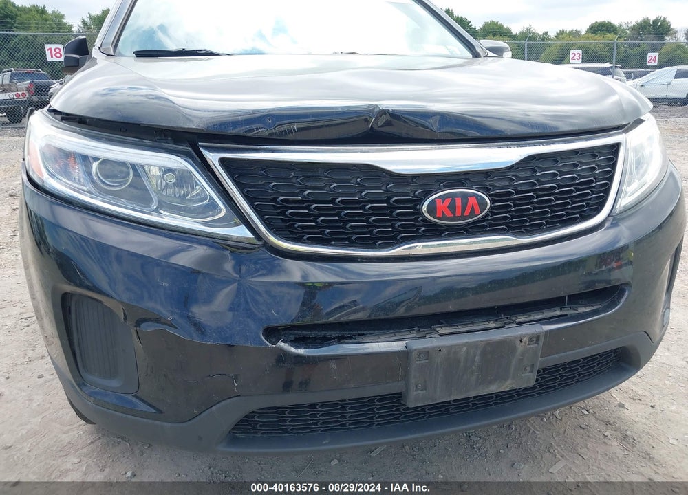2015 KIA SORENTO LX VIN: 5XYKTCA60FG630317