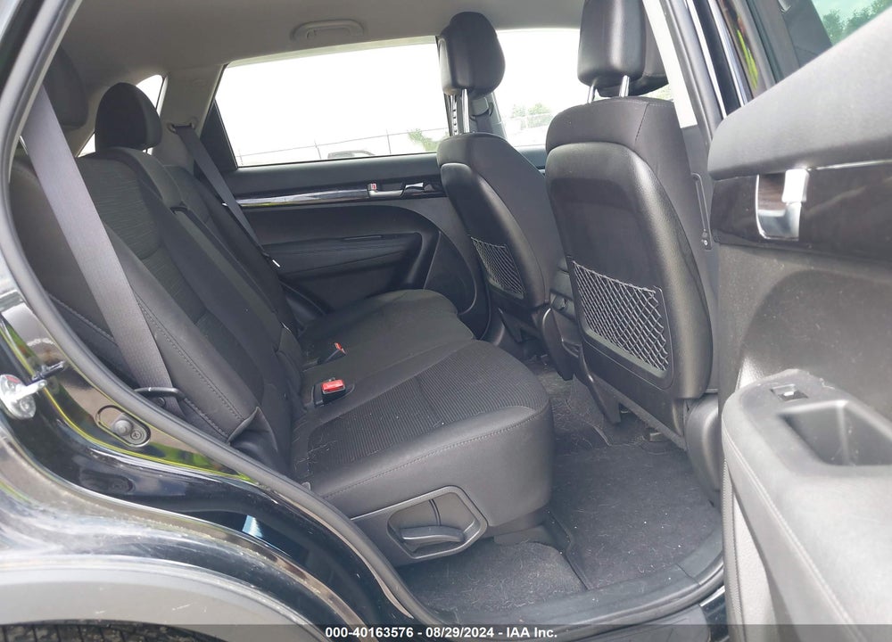 2015 KIA SORENTO LX VIN: 5XYKTCA60FG630317