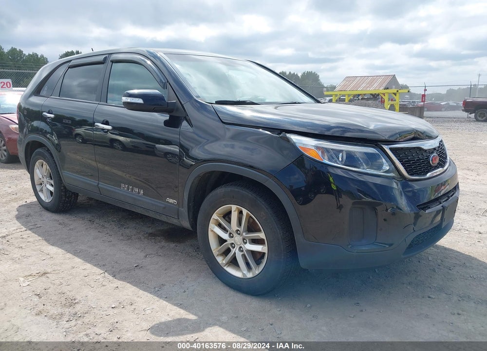 2015 KIA SORENTO LX VIN: 5XYKTCA60FG630317