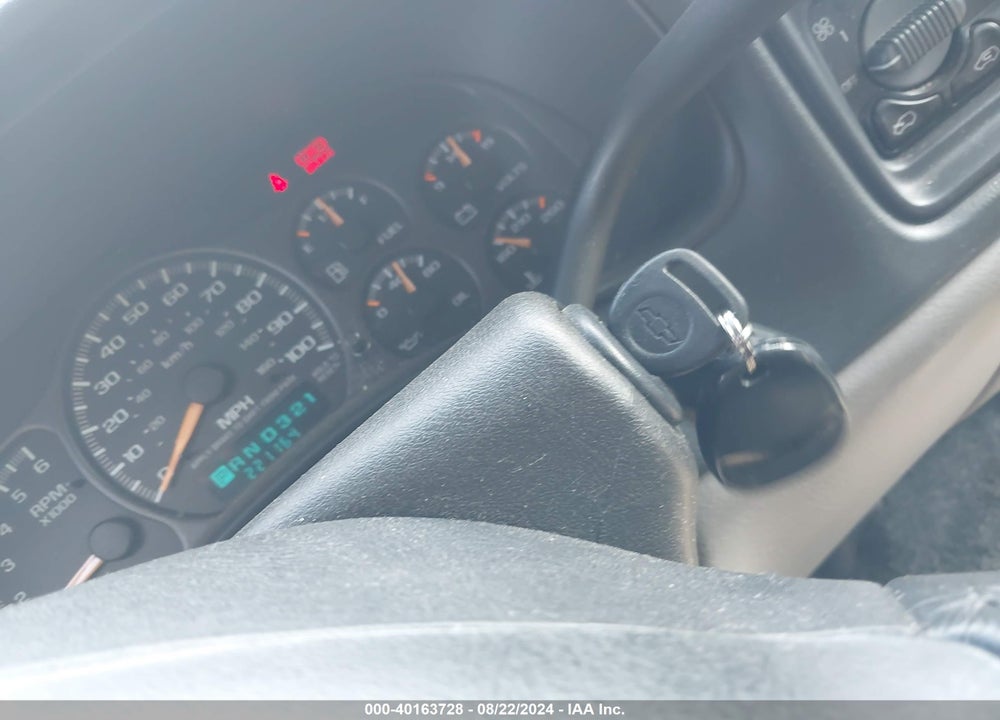 2002 CHEVROLET TAHOE LS VIN: 1GNEC13V02J233844