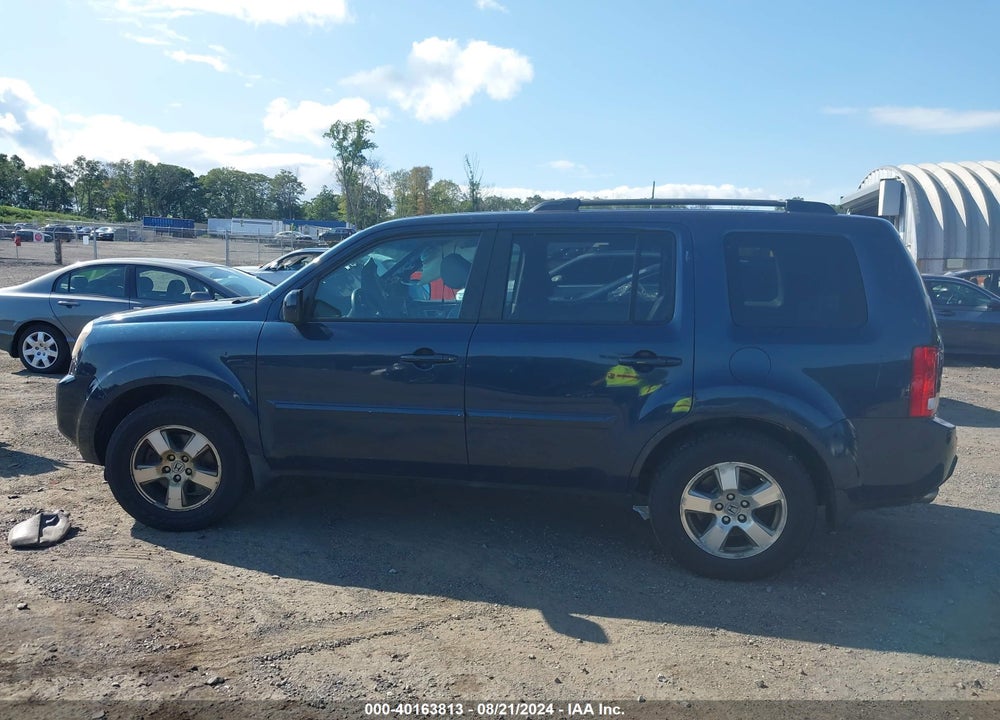 2011 HONDA PILOT EX-L VIN: 5FNYF4H79BB081272