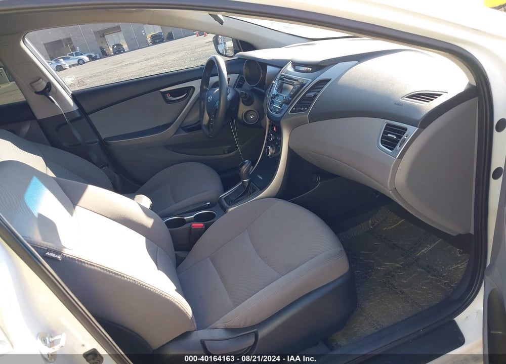2014 HYUNDAI ELANTRA VIN: 5NPDH4AE2EH496845