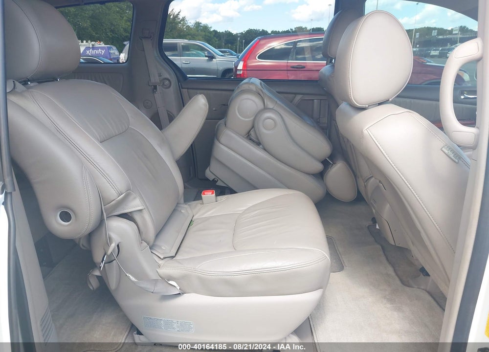 2010 TOYOTA SIENNA XLE VIN: 5TDYK4CCXAS320516