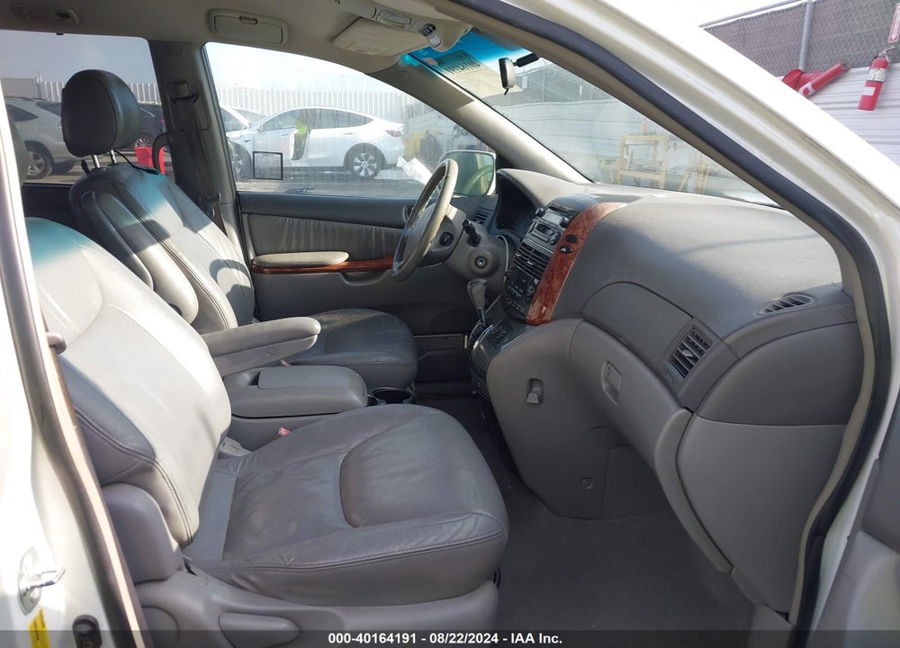 2004 TOYOTA SIENNA XLE VIN: 5TDZA22CX4S109673