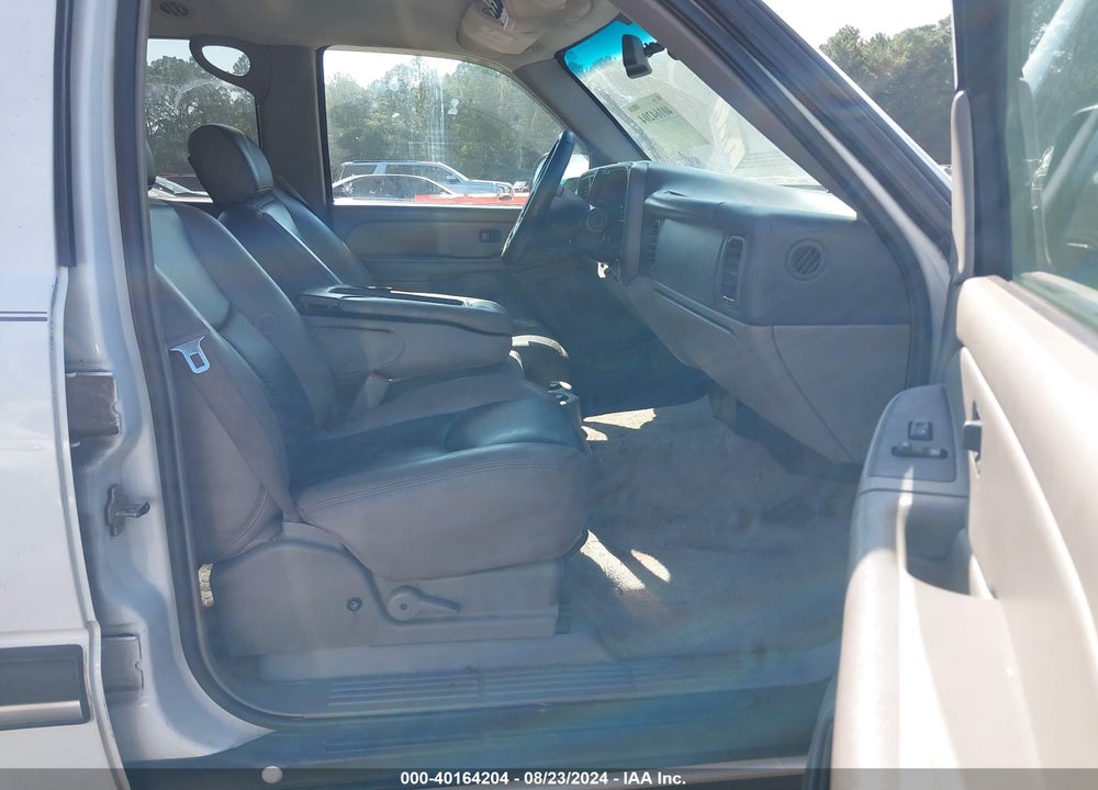 2004 CHEVROLET TAHOE LS VIN: 1GNEC13V34J285939