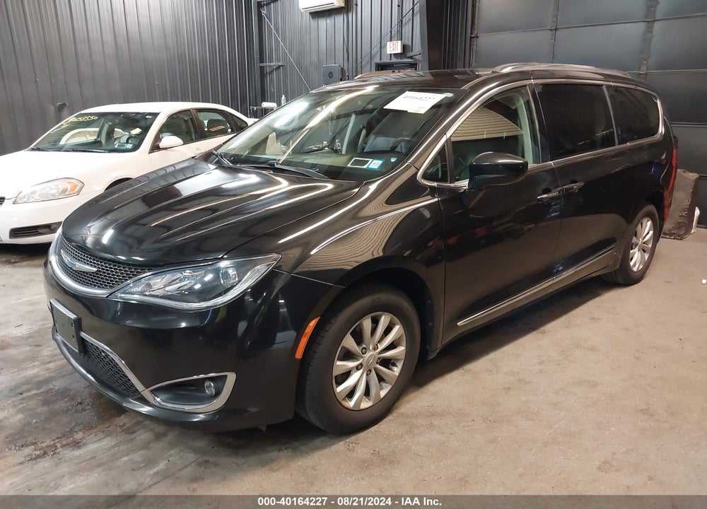 2019 CHRYSLER PACIFICA TOURING L VIN: 2C4RC1BG0KR532758