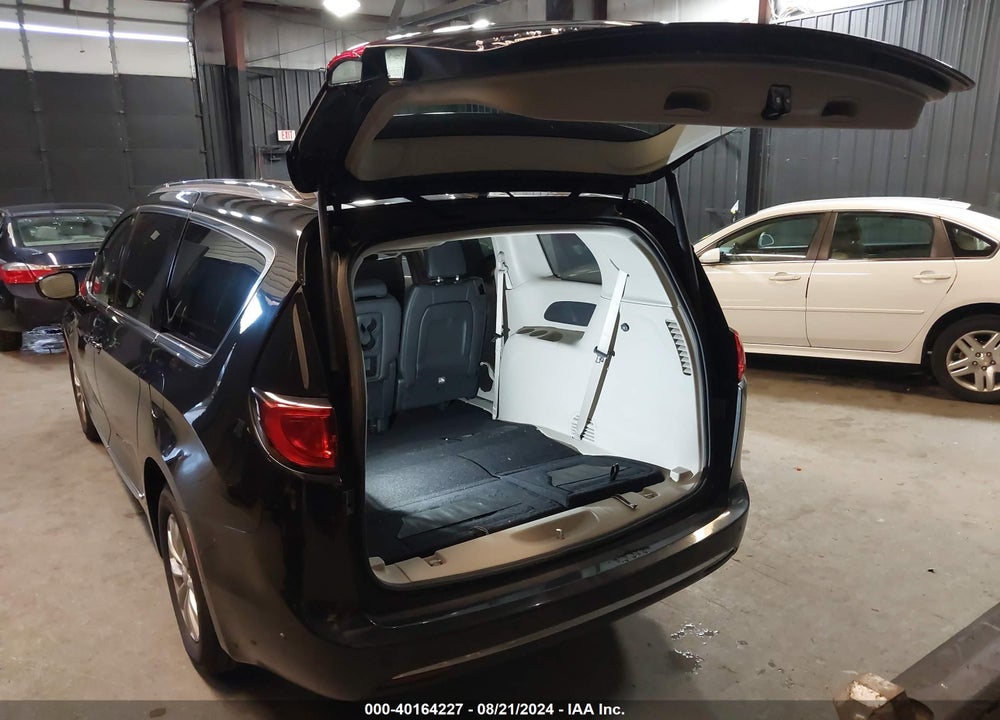 2019 CHRYSLER PACIFICA TOURING L VIN: 2C4RC1BG0KR532758