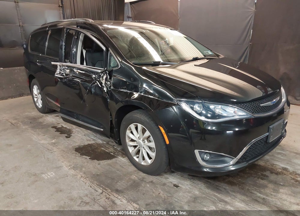 2019 CHRYSLER PACIFICA TOURING L VIN: 2C4RC1BG0KR532758