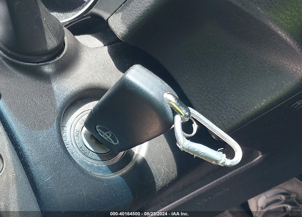2018 TOYOTA CAMRY SE VIN: 4T1B11HK2JU574171