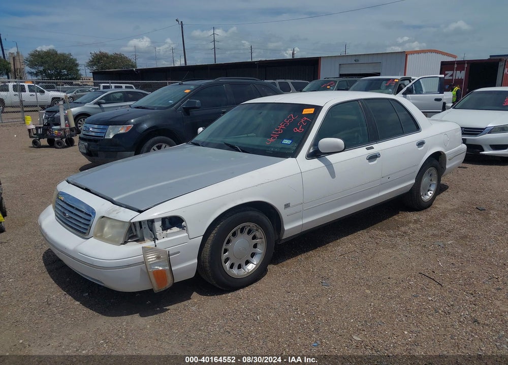 2000 FORD CROWN VICTORIA LX VIN: 2FAFP74W3YX146750