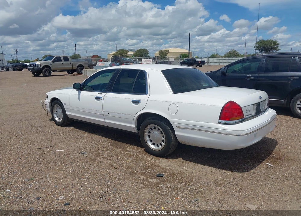2000 FORD CROWN VICTORIA LX VIN: 2FAFP74W3YX146750
