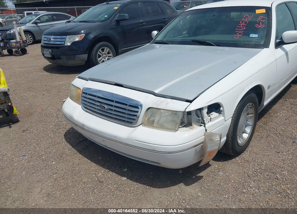 2000 FORD CROWN VICTORIA LX VIN: 2FAFP74W3YX146750