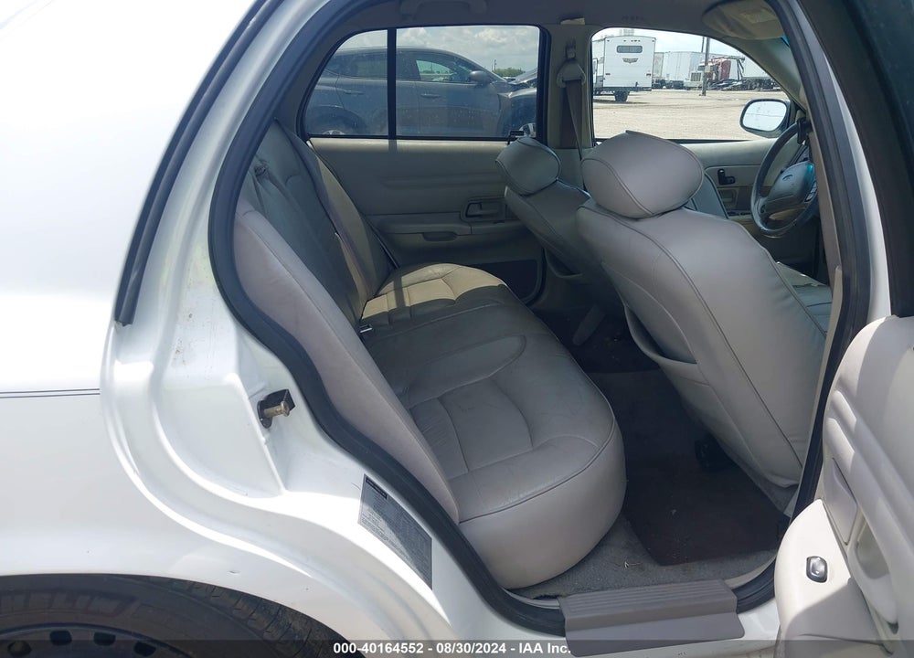 2000 FORD CROWN VICTORIA LX VIN: 2FAFP74W3YX146750