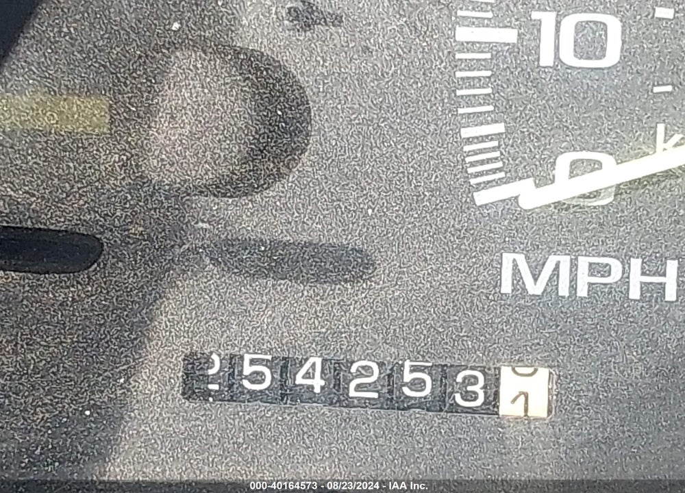 1999 CHEVROLET SUBURBAN 1500 LT VIN: 3GNFK16R5XG163420