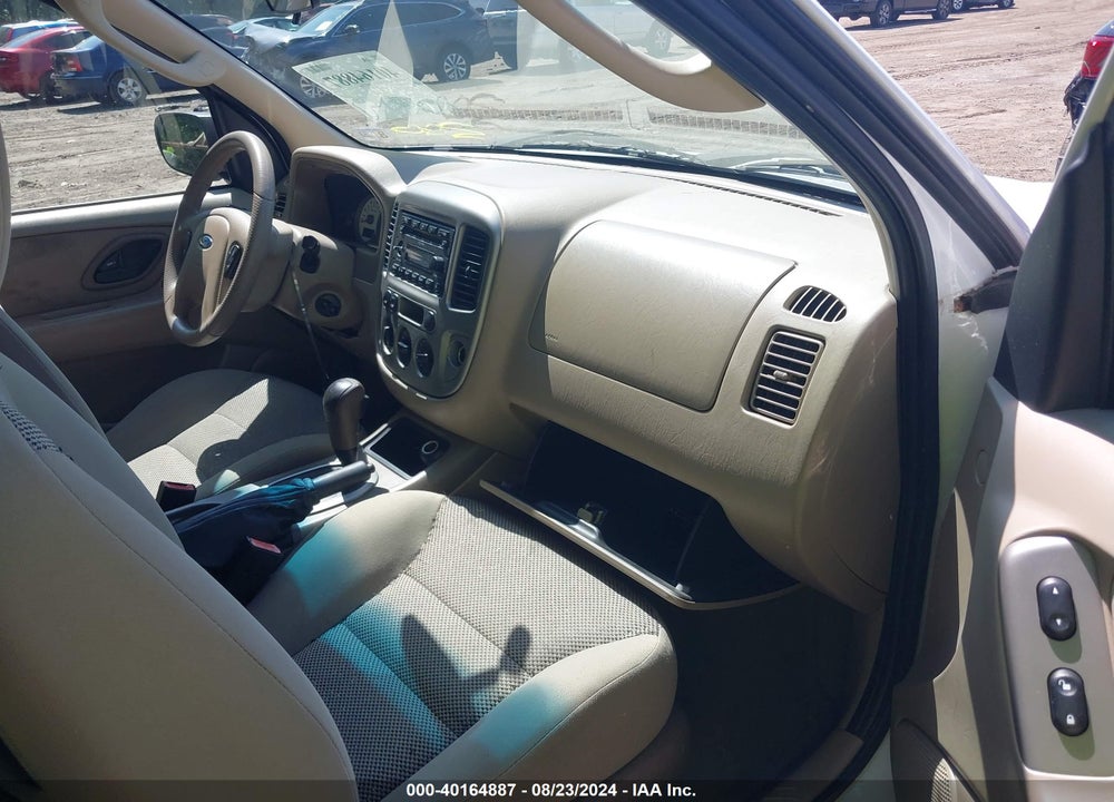 2005 FORD ESCAPE XLT VIN: 1FMYU03105DA06050