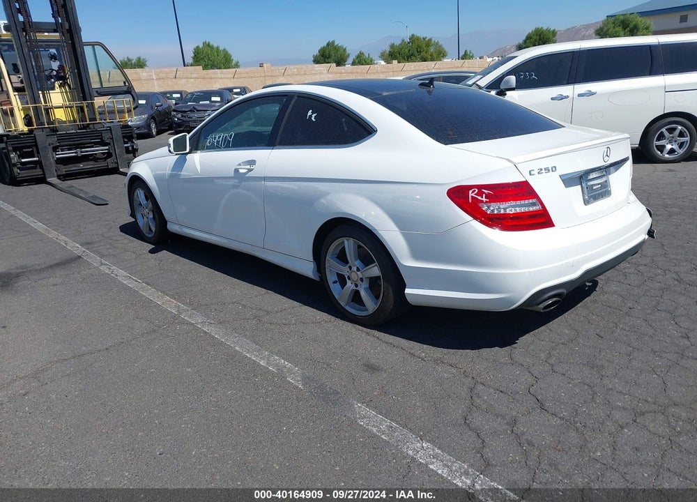 2015 MERCEDES-BENZ C 250 VIN: WDDGJ4HB5FG442061