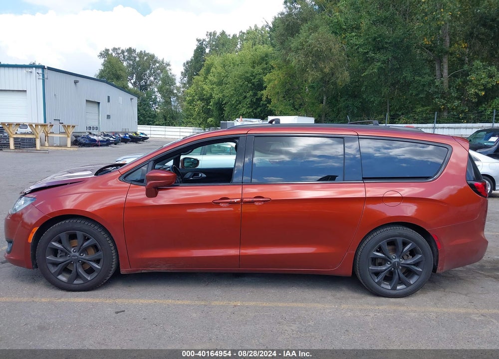 2018 CHRYSLER PACIFICA TOURING L VIN: 2C4RC1BGXJR193599