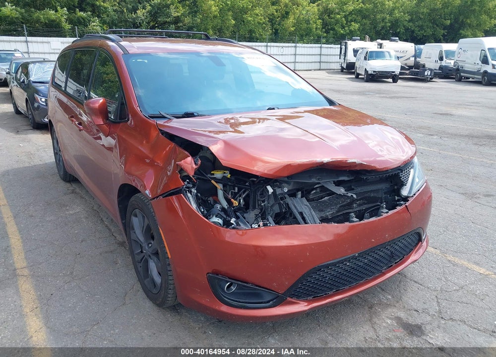 2018 CHRYSLER PACIFICA TOURING L VIN: 2C4RC1BGXJR193599