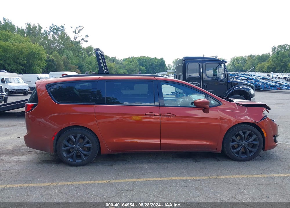 2018 CHRYSLER PACIFICA TOURING L VIN: 2C4RC1BGXJR193599