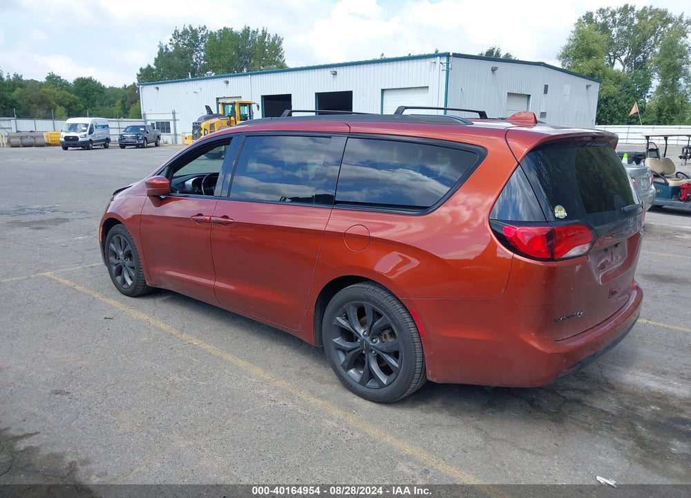 2018 CHRYSLER PACIFICA TOURING L VIN: 2C4RC1BGXJR193599