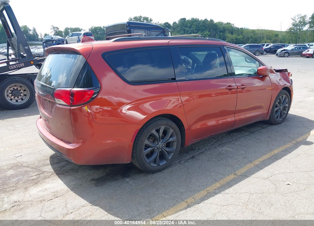 2018 CHRYSLER PACIFICA TOURING L VIN: 2C4RC1BGXJR193599