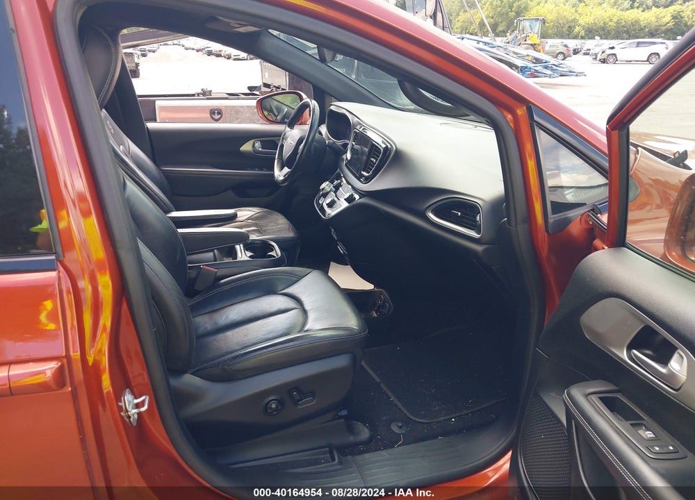 2018 CHRYSLER PACIFICA TOURING L VIN: 2C4RC1BGXJR193599