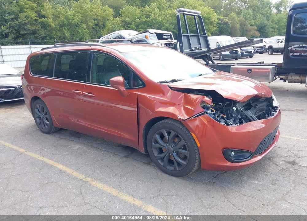 2018 CHRYSLER PACIFICA TOURING L VIN: 2C4RC1BGXJR193599