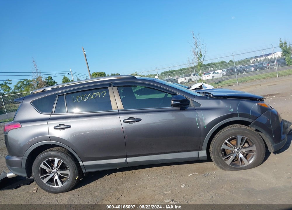 2017 TOYOTA RAV4 XLE VIN: JTMRFREV8HJ131343