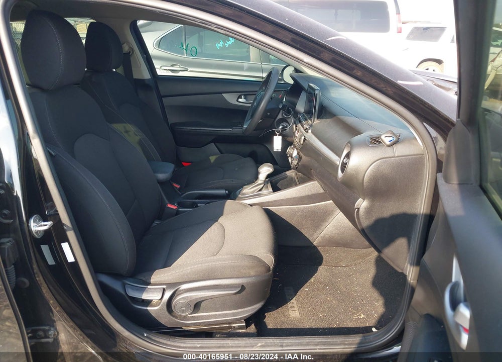 2019 KIA FORTE LXS VIN: 3KPF24AD0KE050582