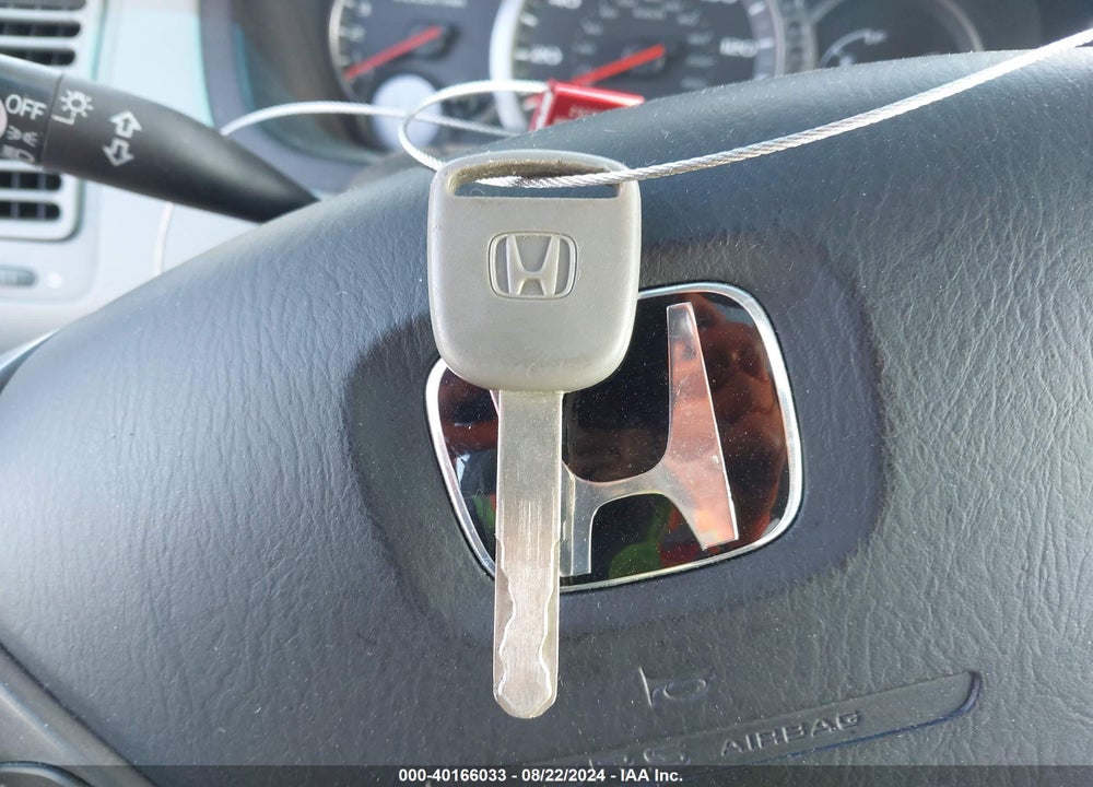 2005 HONDA PILOT EX-L VIN: 5FNYF185X5B057970