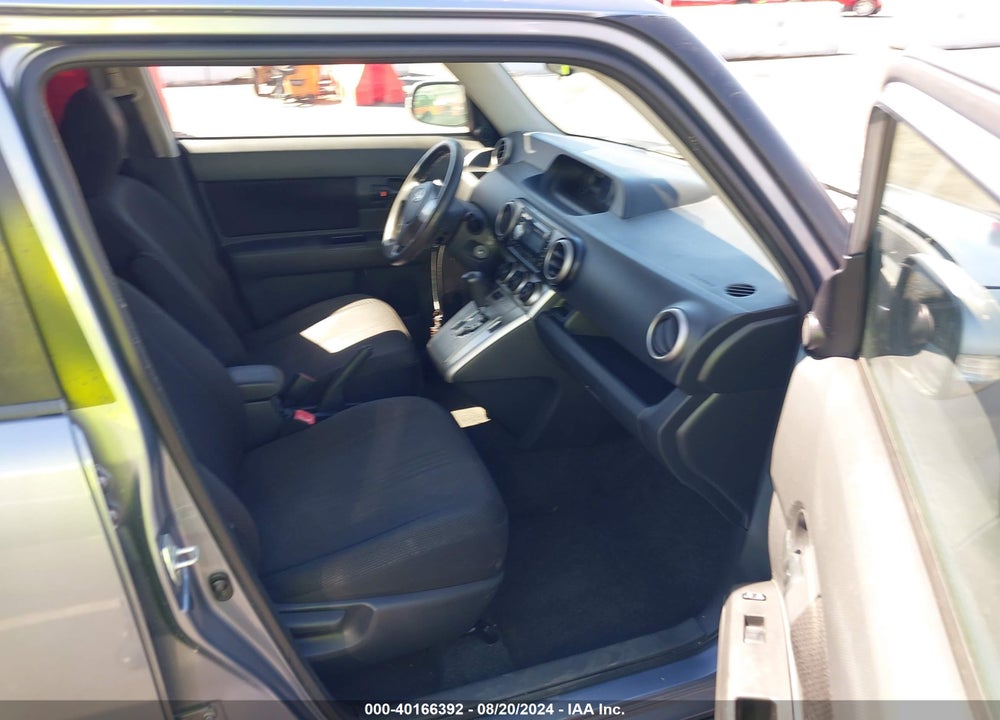2009 SCION XB VIN: JTLKE50E691082721