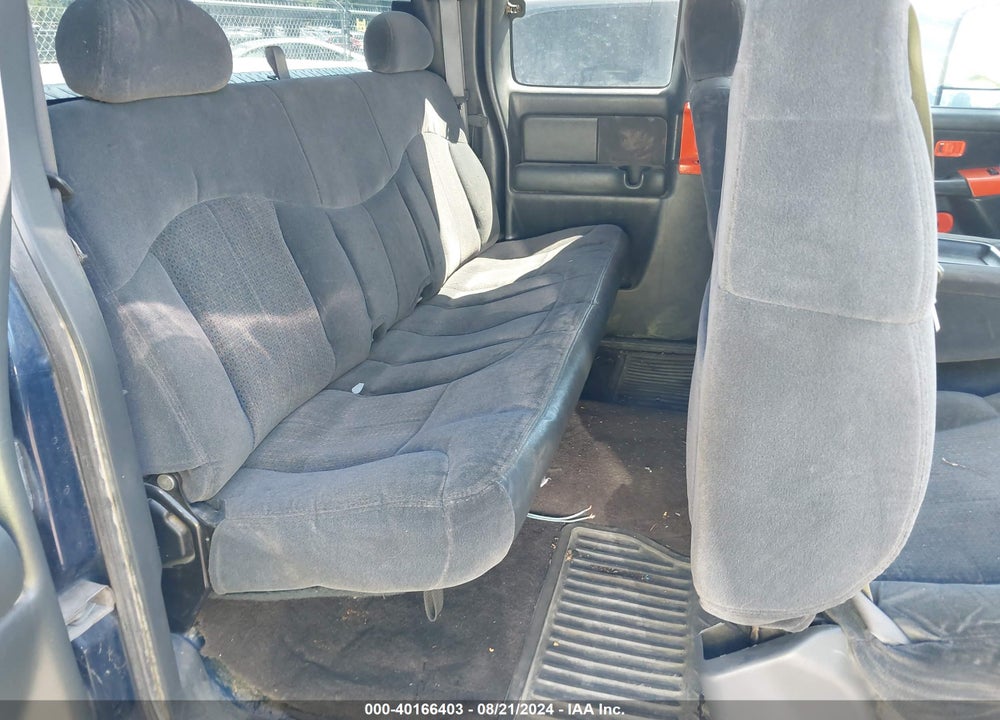 2001 CHEVROLET SILVERADO 1500 LS VIN: 2GCEK19T711104087