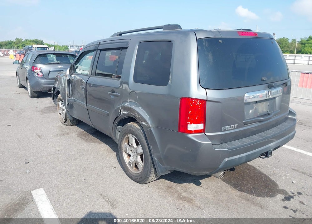2011 HONDA PILOT EX-L VIN: 5FNYF3H58BB029348