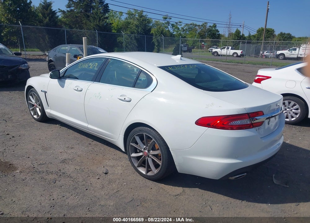 2015 JAGUAR XF 3.0 PORTFOLIO/3.0 SPORT VIN: SAJWJ0FF4F8U58204