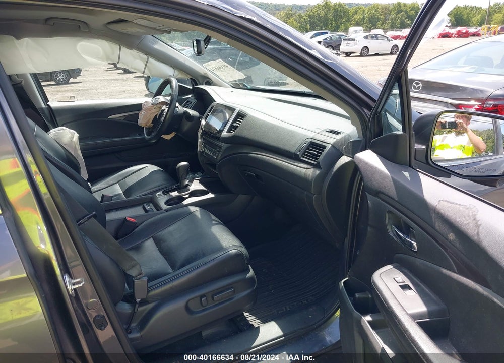 2017 HONDA PILOT VIN: 5FNYF6H55HB099366