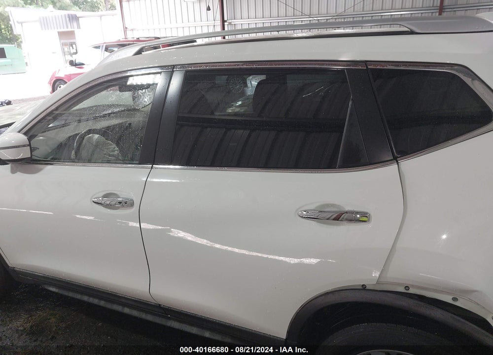 2018 NISSAN ROGUE SV VIN: KNMAT2MV9JP594254