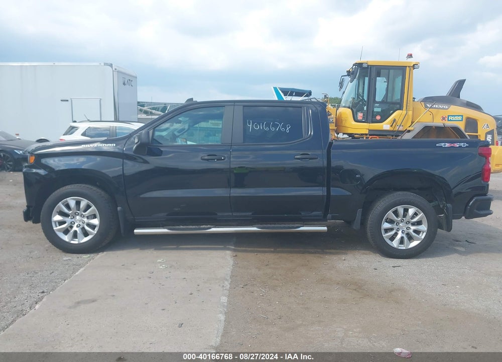 2021 CHEVROLET SILVERADO 1500 4WD SHORT BED CUSTOM VIN: 1GCPYBEKXMZ165665